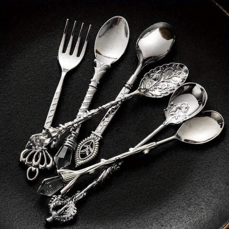 Vintage Collectible Spoons - 6ชิ้นช้อนส้อมสไตล์วินเทจแบบราชวงศ์ช้อนชากาแฟแกะสลักทองขนมผลไม้ prikers ส้อมขนม set peralatan Makan