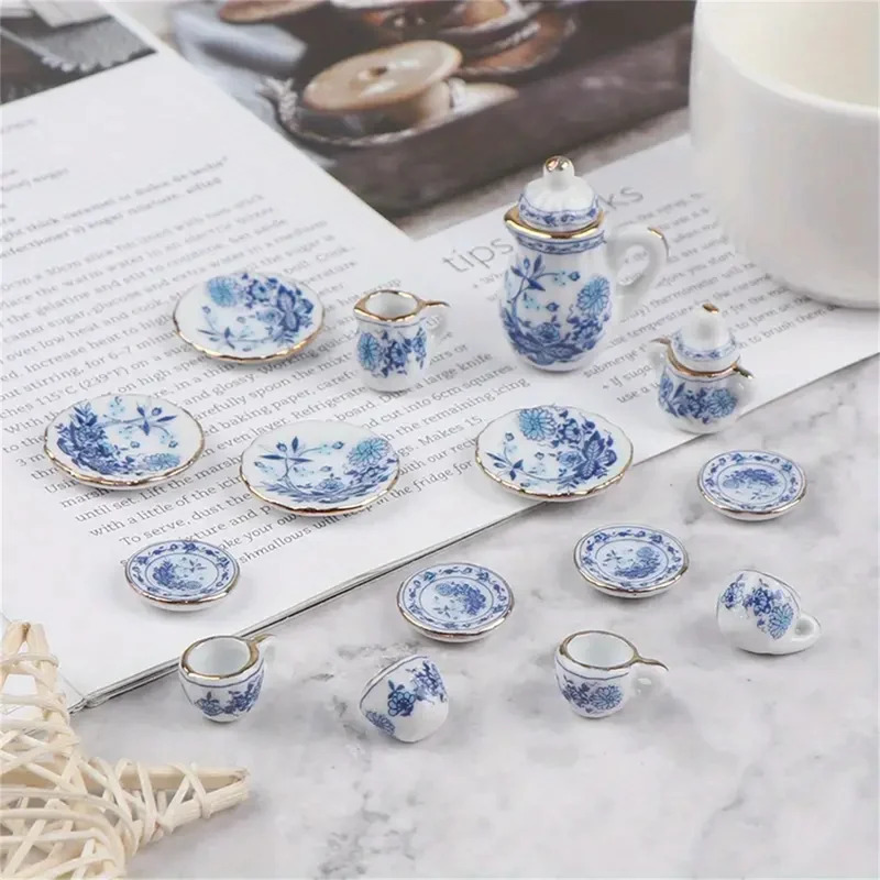Vintage Collectible Items - 15 ชิ้น/เซ็ตวินเทจจิ๋วชุดน้ำชาพอร์ซเลนสีขาวหม้อถ้วยจานบนโต๊ะอาหารตุ๊กตาบ้านรุ่นห้องรายการเฟอร์นิเจอร์ตกแต่ง